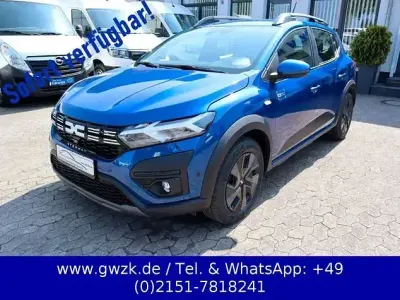 Begagnad Dacia Sandero Expression 101 HK (74 kW) 2025 Blå Halvkombi