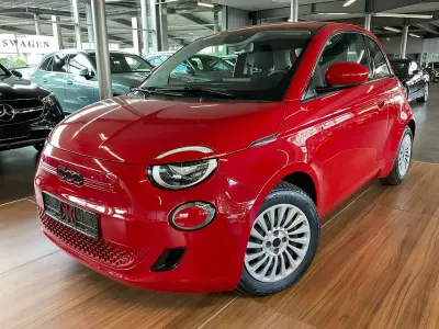 Gebraucht Fiat 500e Red 69 kW (95 PS) 2023 Colore esterno (red vr111/a) Kleinwagen
