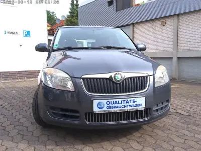 Gebraucht Skoda Fabia Ambiente 60 PS (44 kW) 2009 Grau Limousine