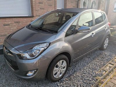 Gebraucht Hyundai ix20 90 PS (66 kW) 2012 Grau Kleinwagen