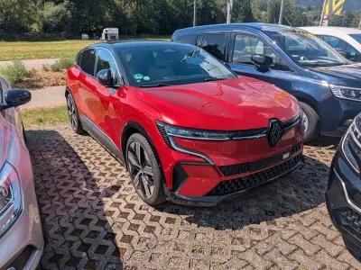 Gebraucht Renault Megane E-Tech Iconic 160 kW (218 PS) 2023 Rot Limousine
