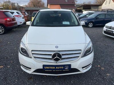 Gebraucht Mercedes B180 122 PS (89 kW) 2012 Weiß Van / Kleinbus