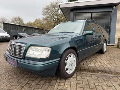 Gebraucht Mercedes E220 150 PS (110 kW) 1995 Grün Kombi
