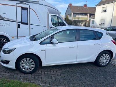 Gebraucht Opel Astra Edition 116 PS (85 kW) 2015 Weiß Limousine