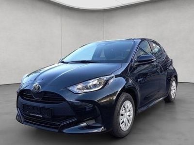 Neu Toyota Yaris Hybrid Business Edition 116 PS (85 kW) 2025 Schwarz Limousine