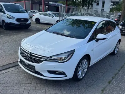 Gebraucht Opel Astra Dynamic 105 PS (77 kW) 2016 Weiß Limousine