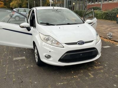 Gebraucht Ford Fiesta Titanium 120 PS (88 kW) 2012 Weiß Kleinwagen