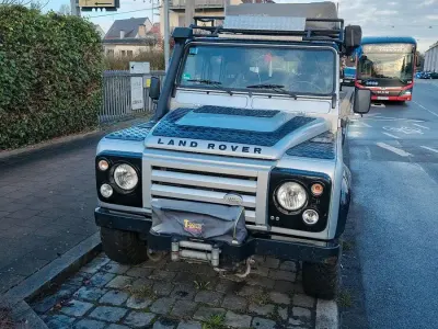 Gebraucht Land Rover Defender 122 PS (89 kW) 2011 Silber SUV