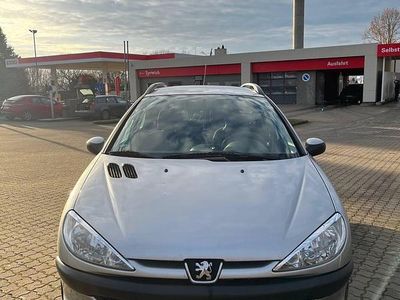 Grau Gebraucht 2005 Peugeot 206 Kleinwagen | 1.100 €