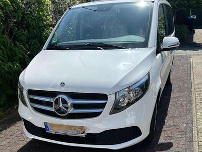 Mercedes V220