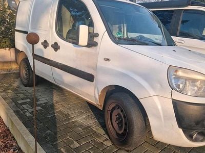 Weiß Gebraucht 2010 Fiat Doblò Van / Kleinbus | 650 €