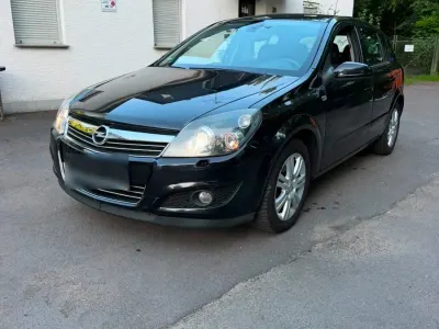 Gebraucht Opel Astra 115 PS (84 kW) 2009 Schwarz Kleinwagen