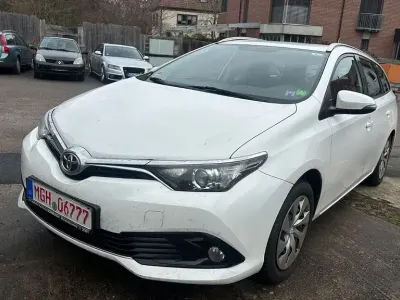 Gebraucht Toyota Auris Touring Sports Comfort 116 PS (85 kW) 2015 Weiß Kombi