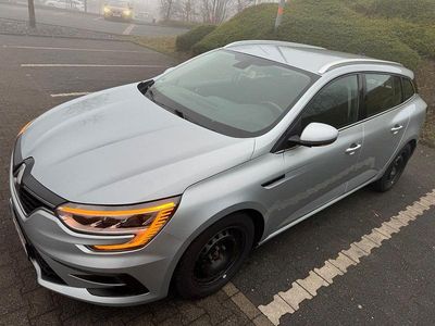 Silber Gebraucht 2022 Renault Mégane GrandTour Business Kombi | 11.300 € (Guter Preis)