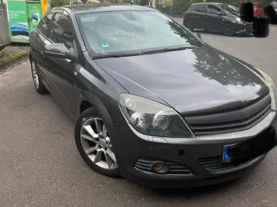 Gebraucht Opel Astra GTC Sport 140 PS (102 kW) 2008 Grau Coupé