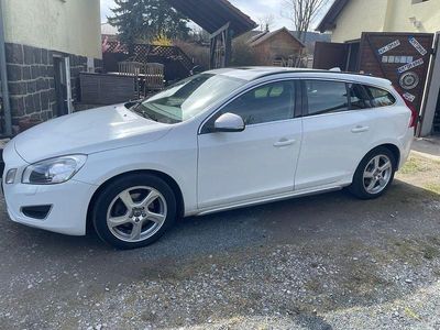 Gebraucht Volvo V60 Momentum 163 PS (119 kW) 2011 Weiß Kombi