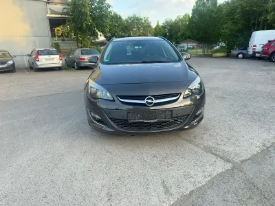 Gebraucht Opel Astra Edition 120 PS (88 kW) 2013 Kombi