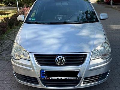 Silber Gebraucht 2009 VW Polo Trendline Limousine | 2.799 € (Fairer Preis)