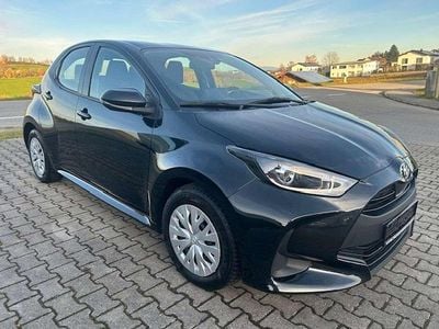 Black mica / ink Gebraucht 2022 Toyota Yaris Comfort Kleinwagen | 14.500 € (Etwas zu teuer)