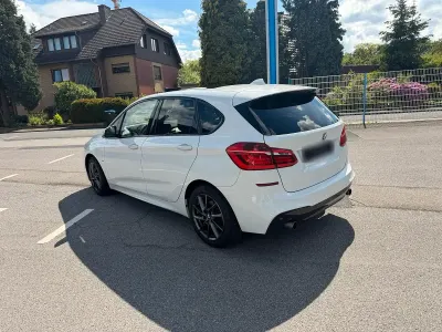 Używany BMW 220 M Sport 190 KM (139 kW) 2016 Biały Minivan