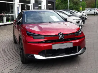 Neu Citroën C4 136 PS (100 kW) 2026 Elexir rot/ dach schwarz SUV