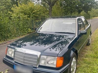Gebraucht Mercedes E230 132 PS (97 kW) 1992 Blau Limousine