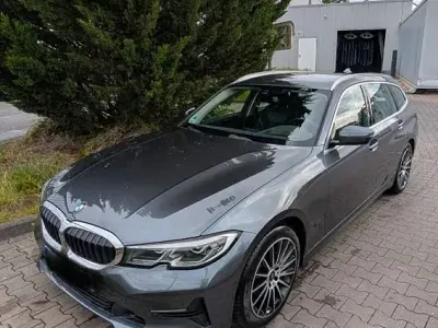 Gebraucht BMW 320 Advantage 190 PS (139 kW) 2020 Grau Kombi