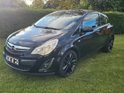 Usado Opel Corsa 101 HP (74 kW) 2011 Preto Citadino