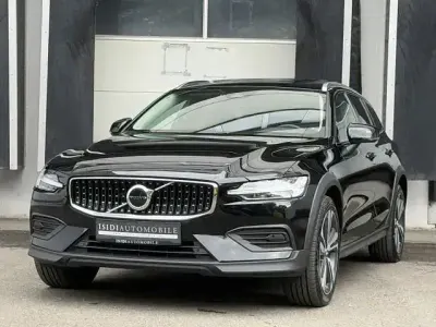 Gebraucht Volvo V60 CC 197 PS (144 kW) 2023 Black solid Kombi