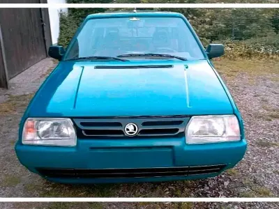 Używany Skoda Favorit 60 KM (44 kW) 1992 Niebieski Hatchback