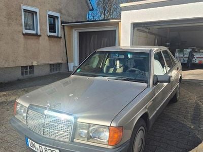 Second-hand Mercedes 190 120 CP (88 kW) 1990 Bej Berlinǎ