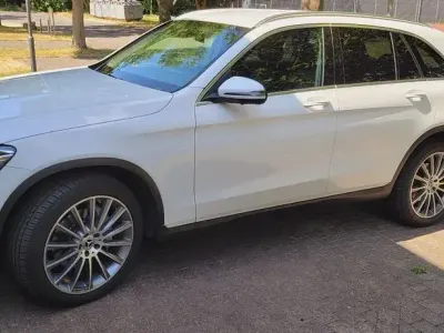 Gebraucht Mercedes GLC300 AMG 245 PS (180 kW) 2022 Weiß SUV