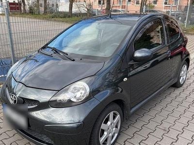 Gebraucht Toyota Aygo 68 PS (50 kW) 2006 Grau Kleinwagen