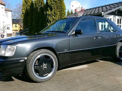 Gebraucht Mercedes 230 131 PS (96 kW) 1992 Schwarz Limousine