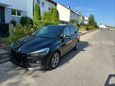 Gebraucht BMW 220 Gran Tourer Luxury Line 192 PS (141 kW) 2020 Schwarz Van / Kleinbus