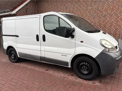 Gebraucht Renault Trafic 101 PS (74 kW) 2006 Weiß Van / Kleinbus