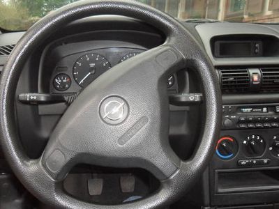 Usata Opel Astra Edition 102 CV (75 kW) 2000 Nero Berlina