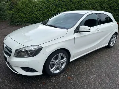 Używany Mercedes A180 Urban 122 KM (89 kW) 2013 Biały Sedan/Limuzyna