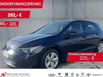 Second-hand VW Golf VIII Life 130 CP (95 kW) 2023 Albastru Berlinǎ