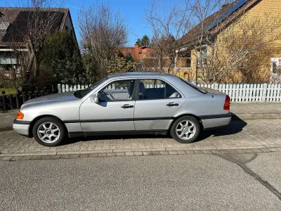 Gebraucht Mercedes C180 Classic 122 PS (89 kW) 1993 Silber Limousine