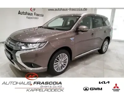 Gebraucht Mitsubishi Outlander P-HEV Basis 135 PS (99 kW) 2021 Braun SUV