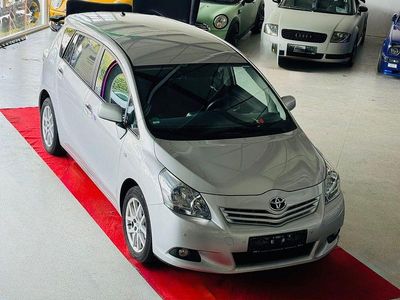 Gebraucht Toyota Verso Travel 147 PS (108 kW) 2012 Silber Van / Kleinbus