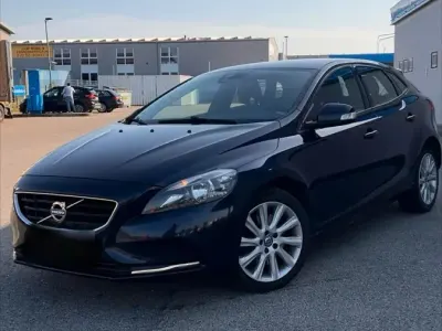 Gebraucht Volvo V40 150 PS (110 kW) 2015 Blau Kleinwagen