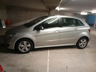Mercedes B200