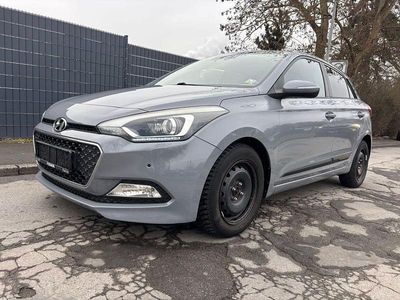 Gebraucht Hyundai i20 Style 90 PS (66 kW) 2014 Grau Kleinwagen