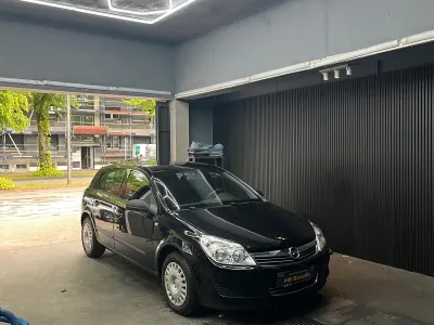 Gebraucht Opel Astra Edition 90 PS (66 kW) 2009 Grau Limousine
