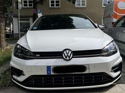 Weiß Gebraucht 2019 VW Golf VII R Limousine | 28.000 € (Etwas zu teuer)
