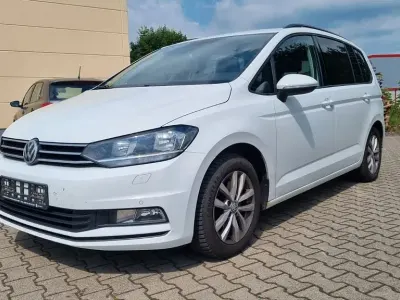 Gebraucht VW Touran Comfortline 150 PS (110 kW) 2017 Weiß Van / Kleinbus