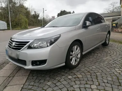 Gebraucht Renault Latitude 150 PS (110 kW) 2011 Silber Limousine