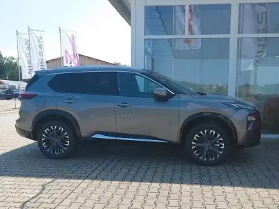 Neu Nissan X-Trail Tekna 213 PS (156 kW) 2026 Grau SUV
